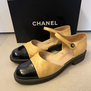 Chanel vintage Maryjane shoes size 38 tan and black